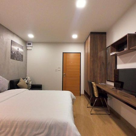 Tata House Aparthotel Bangkok Buitenkant foto