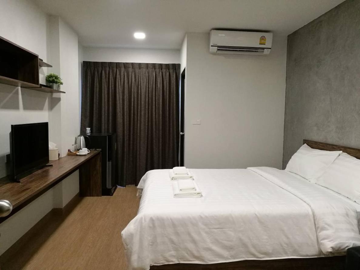 Tata House Aparthotel Bangkok Buitenkant foto