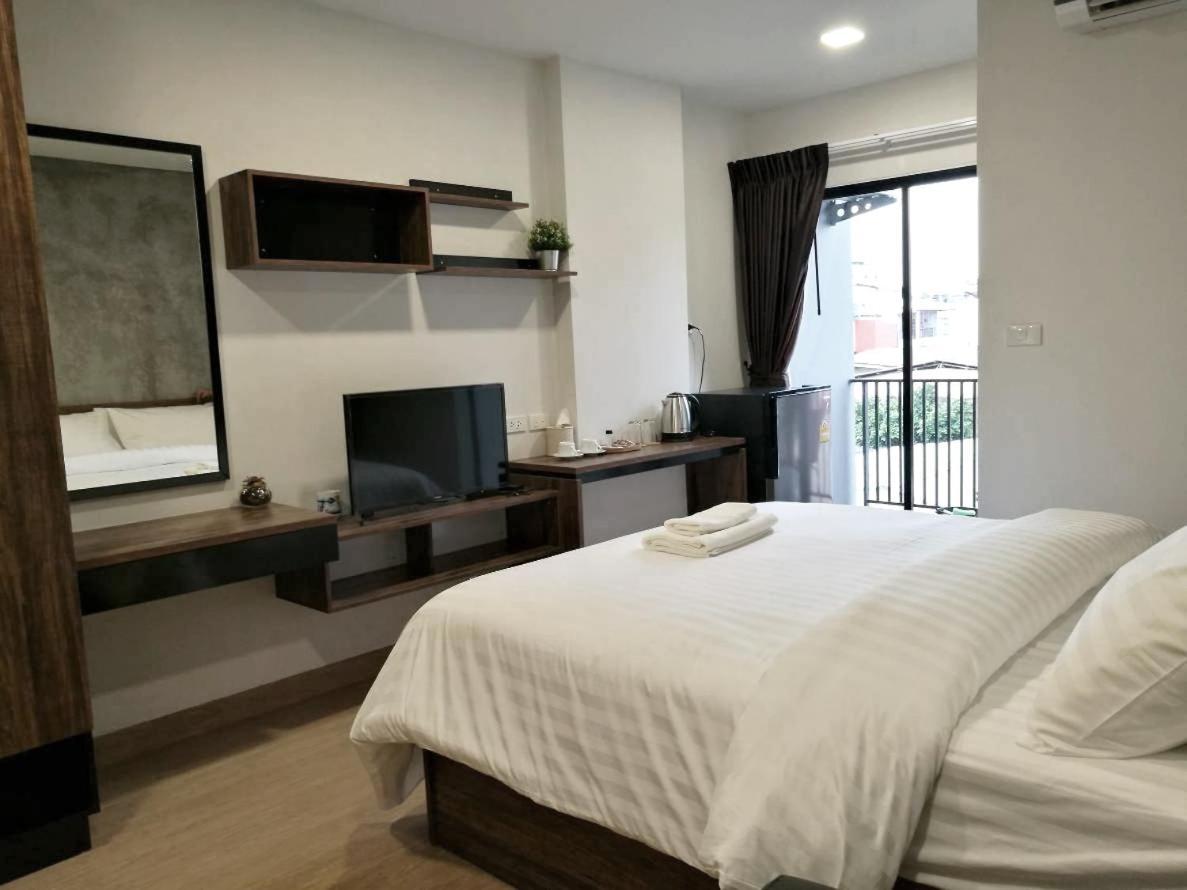 Tata House Aparthotel Bangkok Buitenkant foto