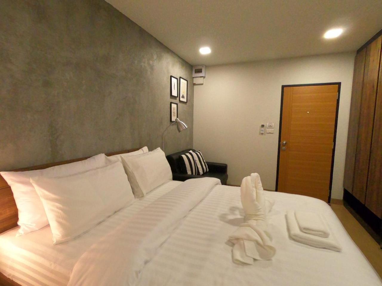 Tata House Aparthotel Bangkok Buitenkant foto