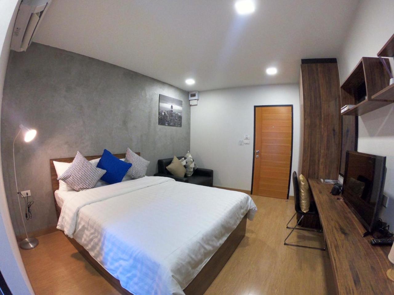 Tata House Aparthotel Bangkok Buitenkant foto